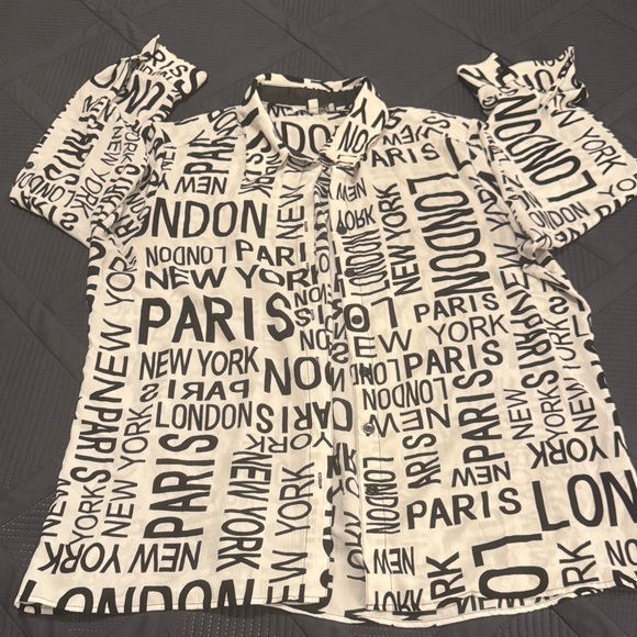 Chic Black and White Graphic Women's Blouse - Picture 2 of 4